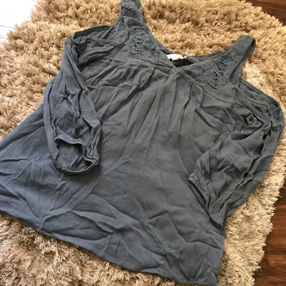 LA Hearts soft blue flowy top (S) - Picture 2 of 7